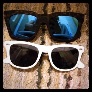 2 pair sunglasses 2/8$